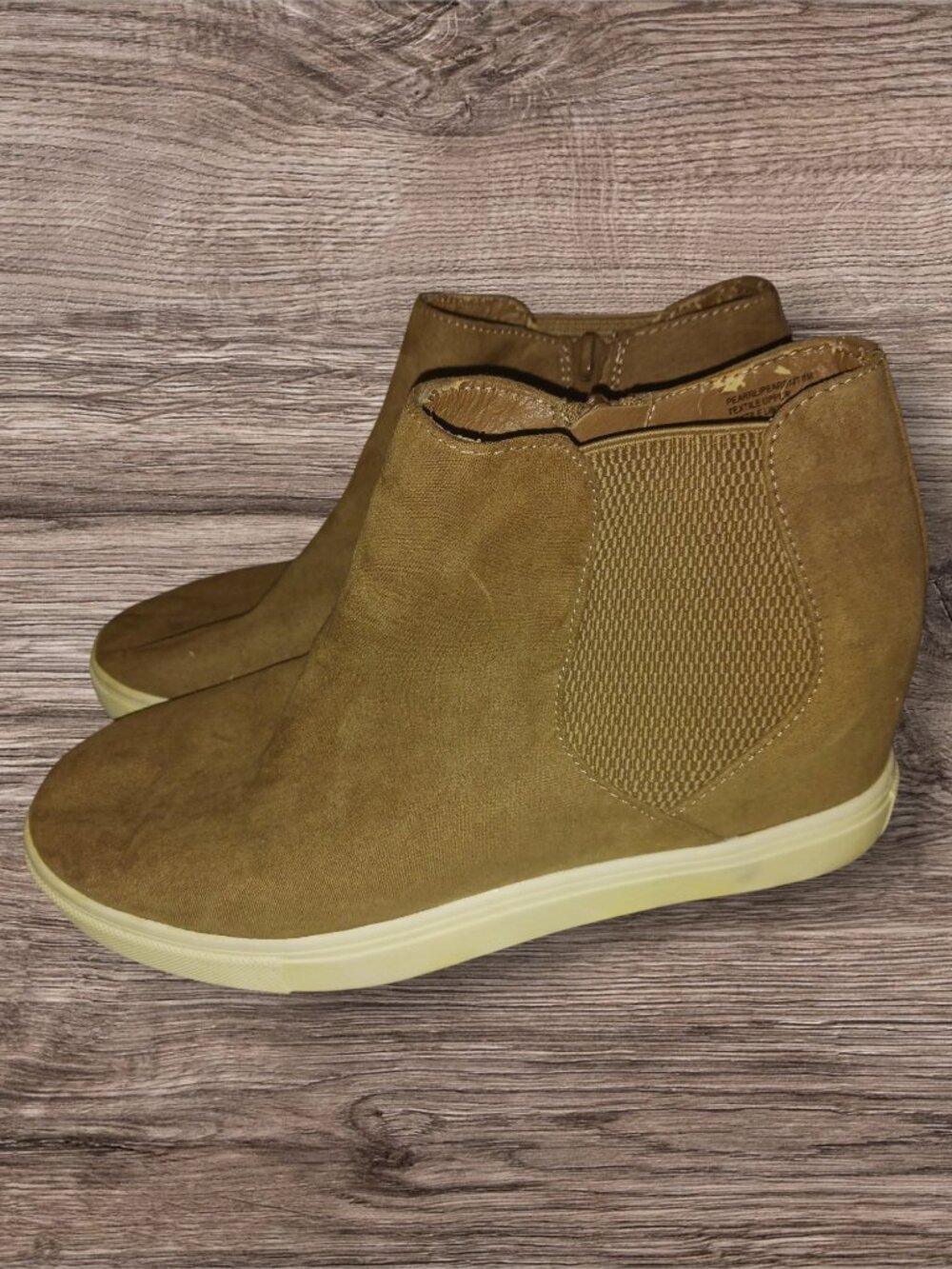Madden Girl Tan Chelsea Ankle Boots Size 7 Side Zip Comfort Sneaker Booties